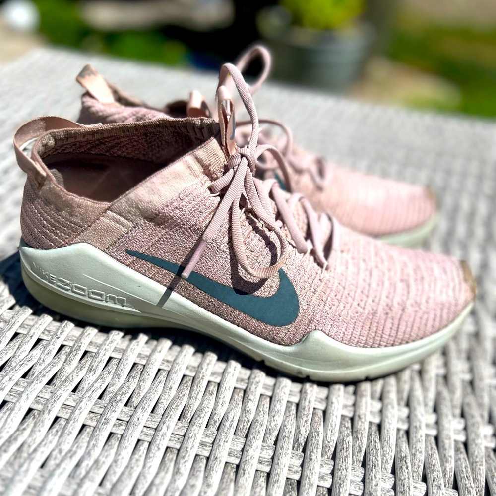 Women´s Nike W NIKE AIR ZOOM FEARLESS size 8